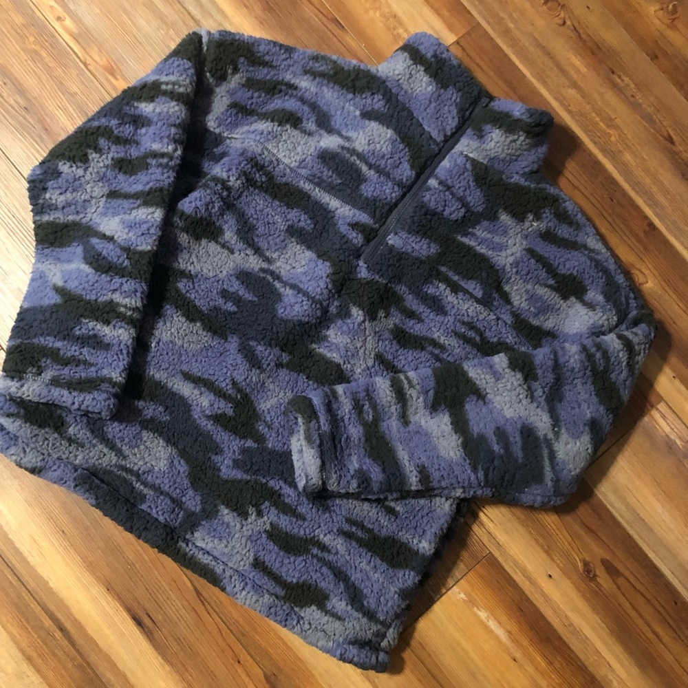 Women’s blue camo pull over